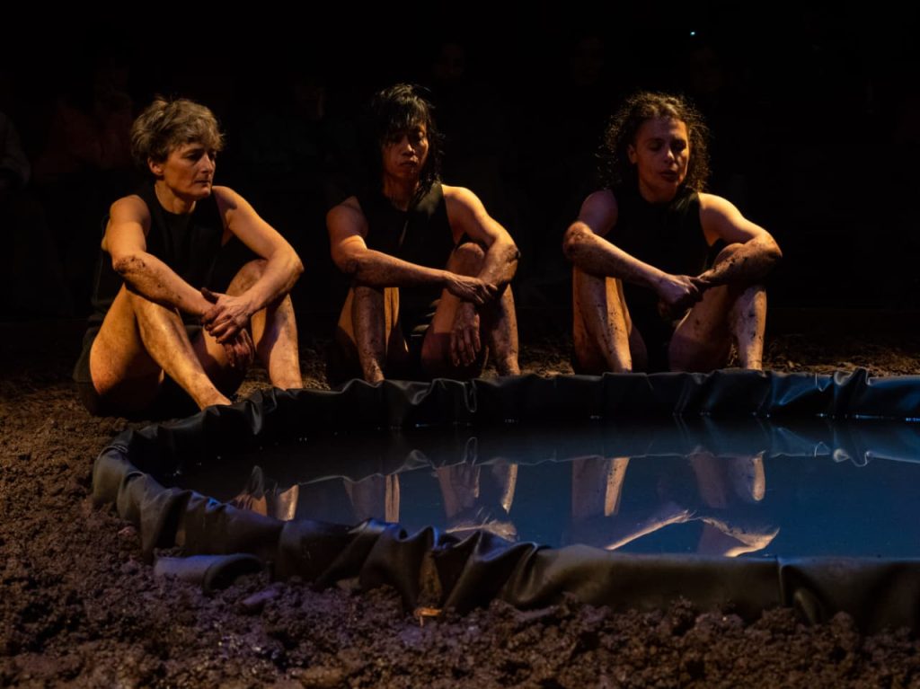 Artistique Théâtre Angkat Isu Ketidakadilan Terhadap Perempuan dalam Pentasnya WhatsApp Image 2026 08 11 At 10.11.14 1024x767